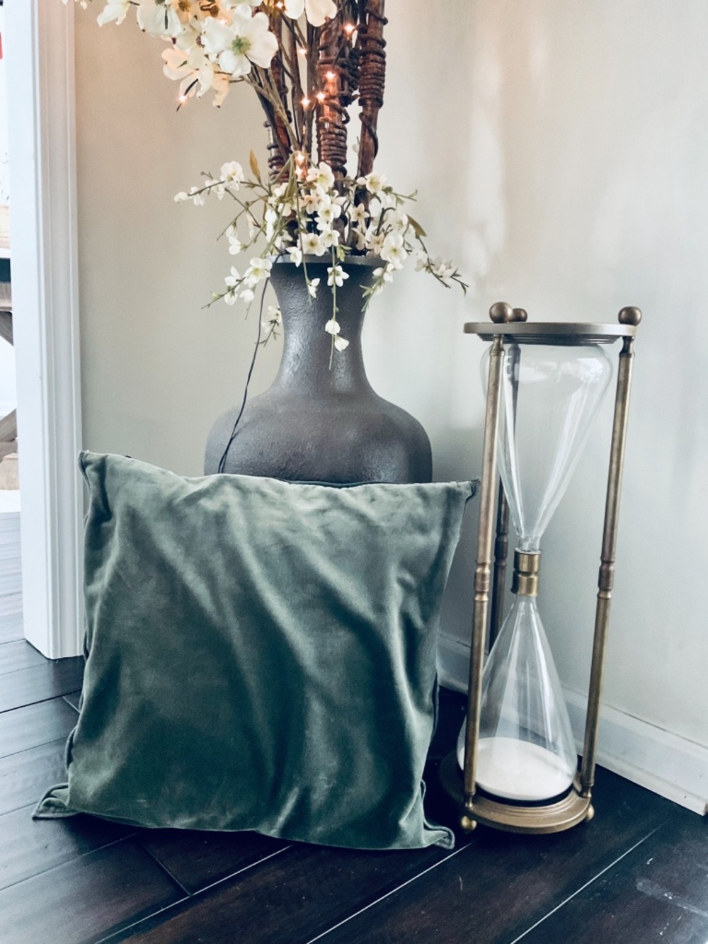POTTERY BARN ACCENT PILLOW IN DARK GREEN (20x20)